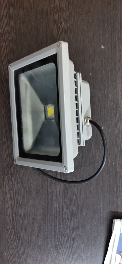 led focus light outdoor